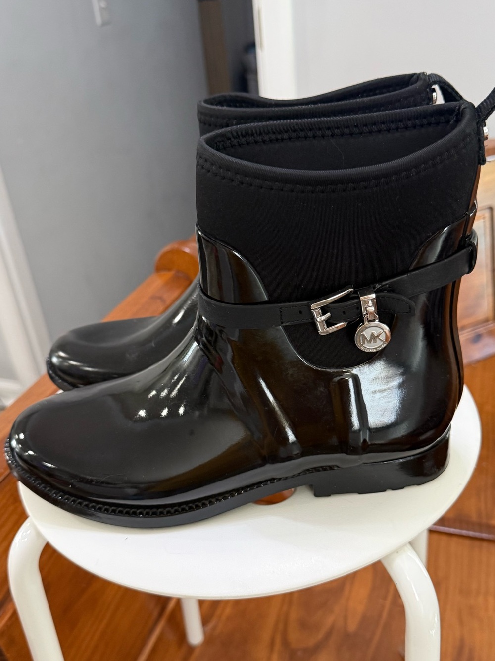 Womens Sz 9 MK Michael Kors Glossy Rainboots